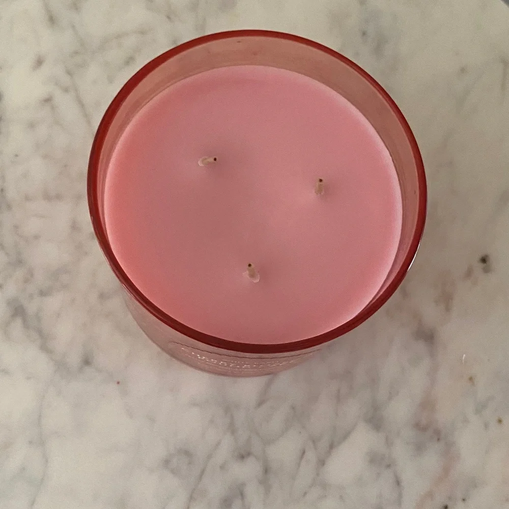 **NEW** White Barn Cherry Blossom Pound Cake 3 wick candle - Picture 3 of 4